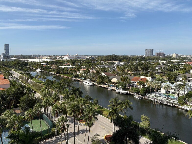Building Photo - 3600 Yacht Club Dr