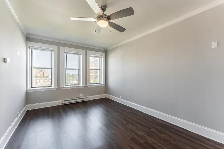 Building Photo - 817 W Lakeside Pl