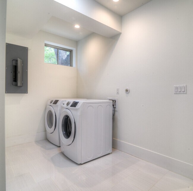 Building Photo - 3109 Walling Dr