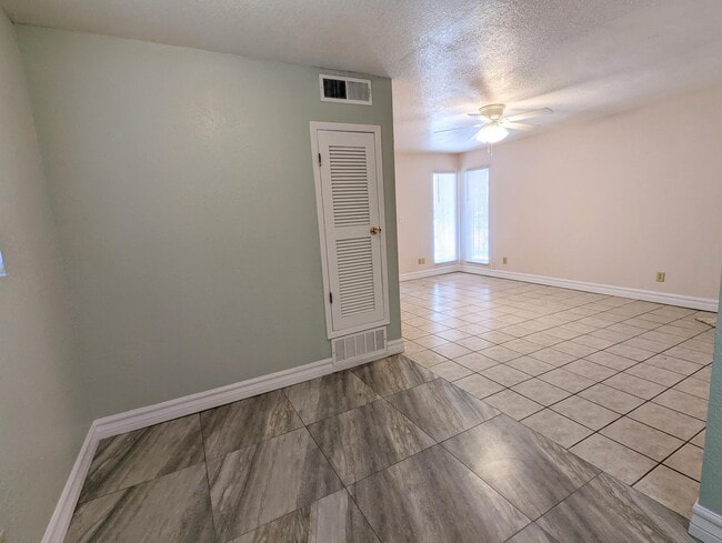 Building Photo - 8816 Norton St