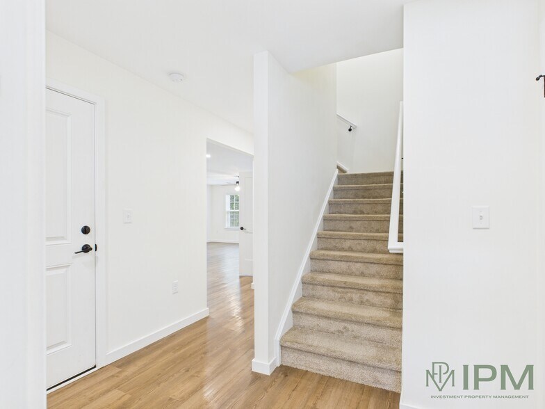 Building Photo - 2585 Emma Ln