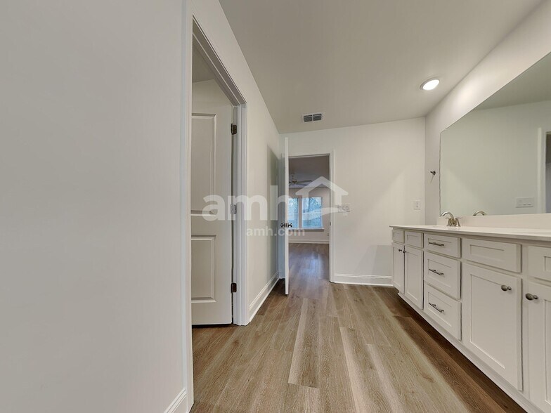 Building Photo - 1498 Aquamarine Dr