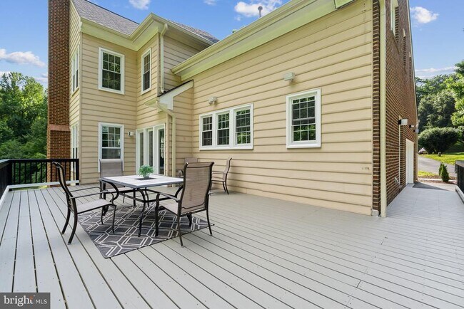 Building Photo - 10899 Woodland Falls Dr