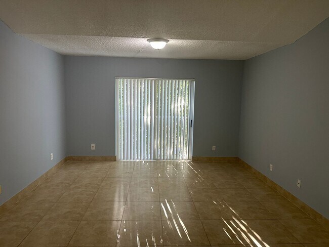 Building Photo - 2 Bedroom Condo in Nob Hill Landing - Tamarac Florida