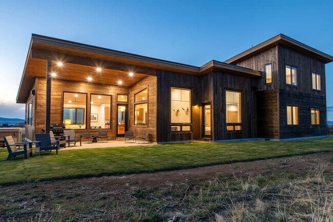Building Photo - 3402 Alta Vista Dr
