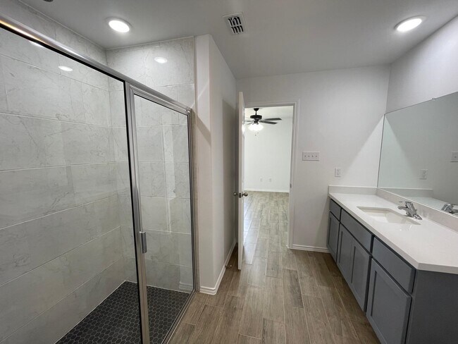 Building Photo - 1525 Estudiantes Dr