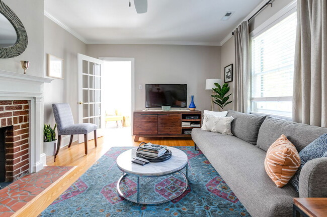 Building Photo - 5000 Bromley Ln