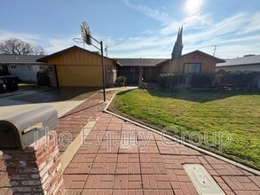 Building Photo - 1413 W Cambridge Ave