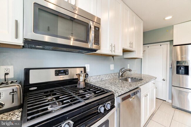 Building Photo - 241 Lynhaven Dr