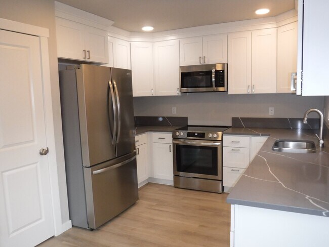 Building Photo - 5295 Chehalis Dr N