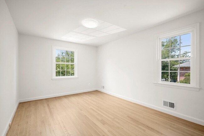 Building Photo - 7109 Radnor Rd