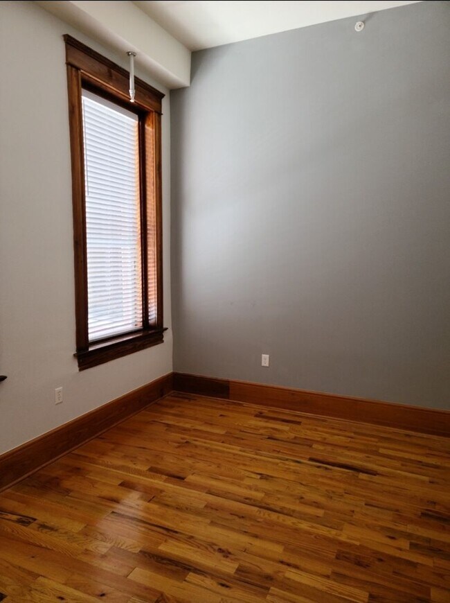 Building Photo - 1229 N Franklin St