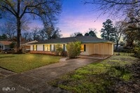 Building Photo - 3 bedroom 1 bath Southern Charm