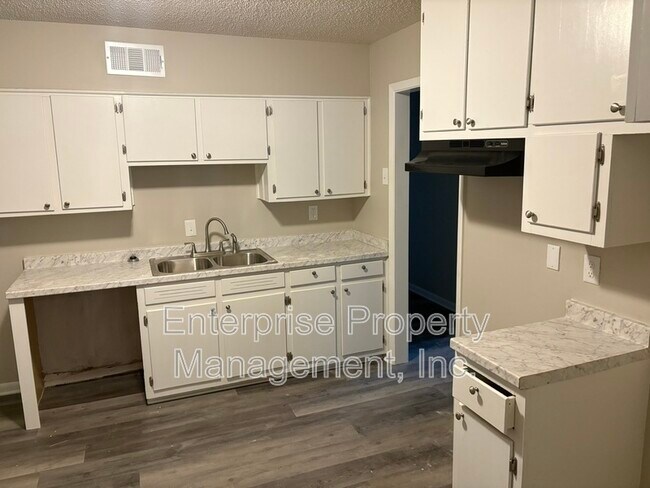 Building Photo - 3283 Frayser View Dr