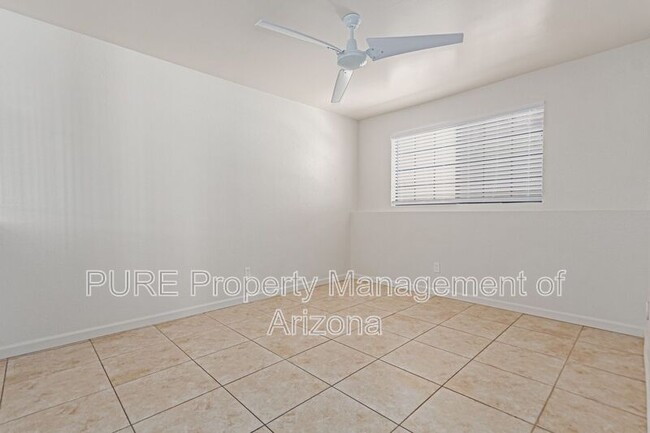 Building Photo - 5704 E Aire Libre Ave