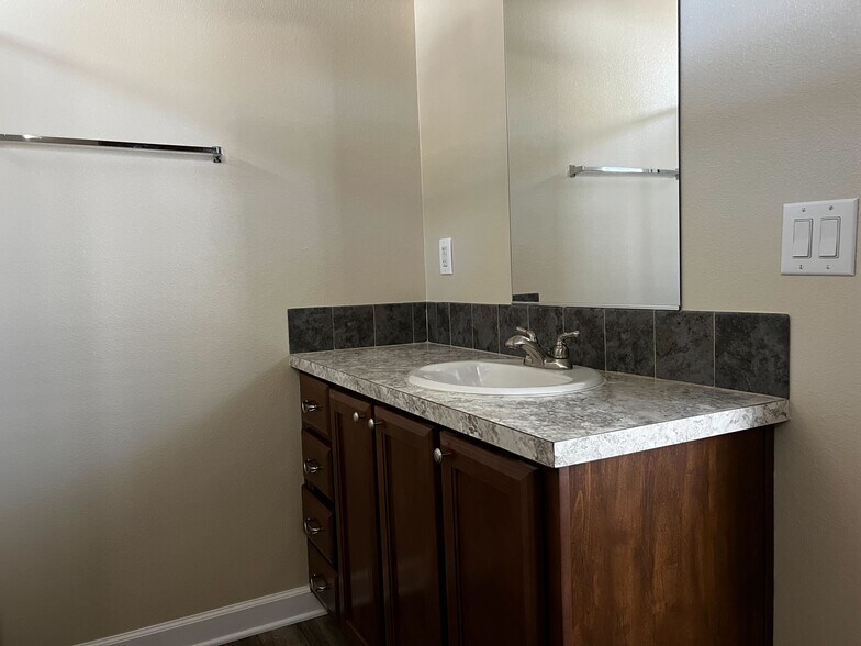 Building Photo - 709 N Collins Fwy