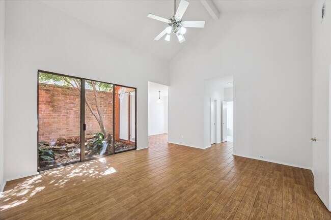 Building Photo - 2721 S Glen Haven Blvd