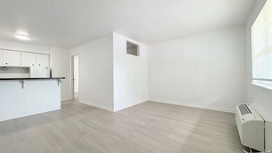 Building Photo - 1405 Neil Ln