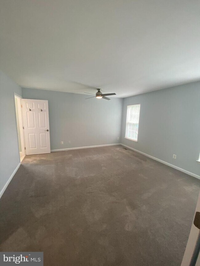 Building Photo - 12502 Royal Crown Dr