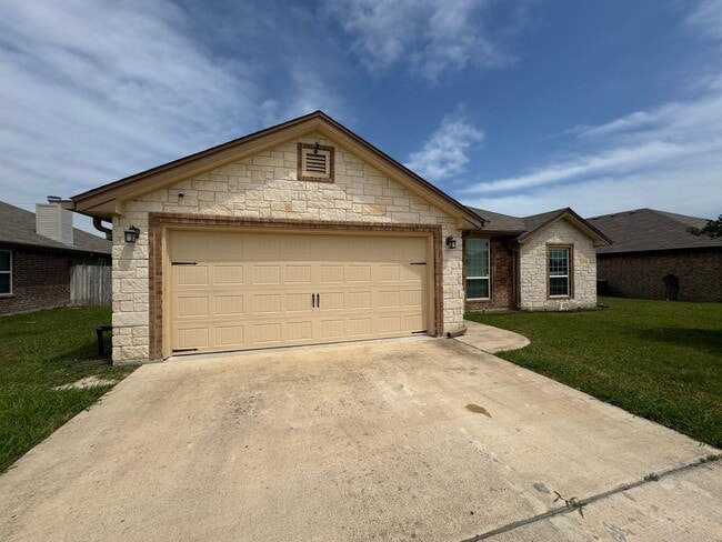 Building Photo - 6304 Castle Gap Dr