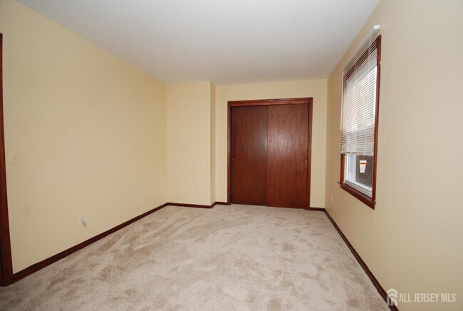 Building Photo - 6 Heather Ln