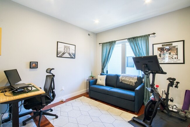 Building Photo - Two Bed Fishtown Townhouse