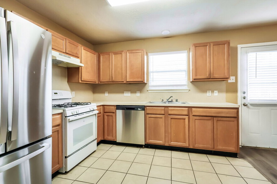 Building Photo - 21211 Linden House Ct