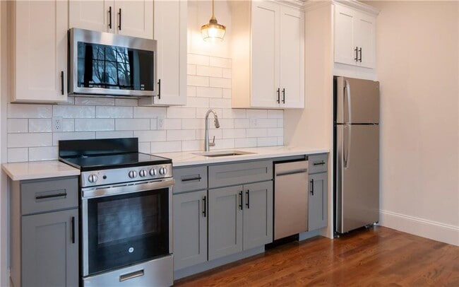 Building Photo - 15 Cranston Ave