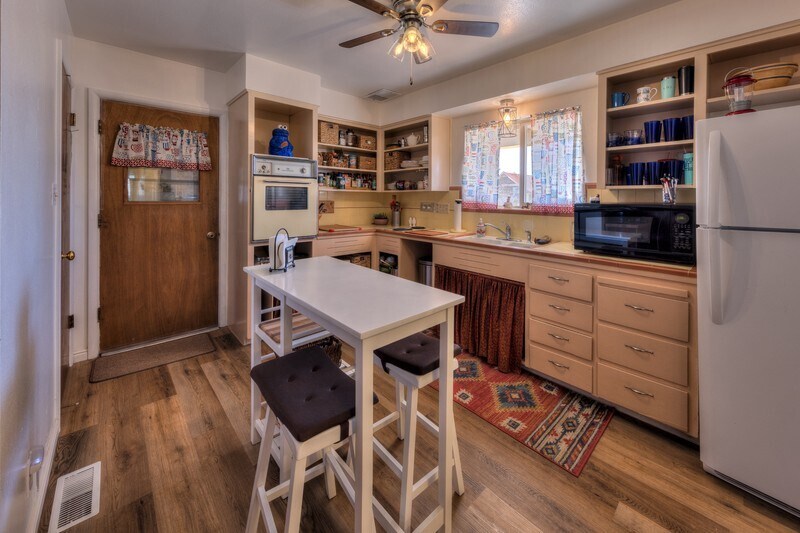 Building Photo - 165 E 200 S