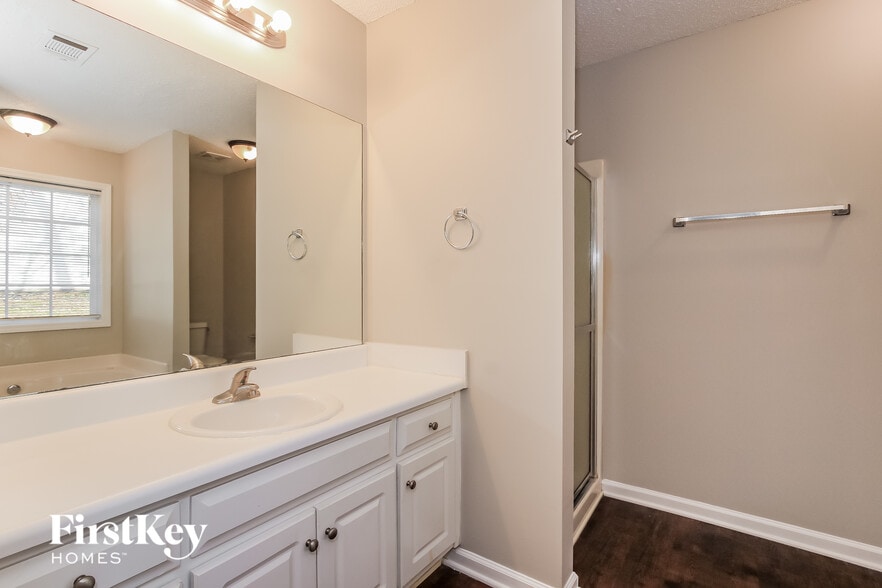 Building Photo - 1166 Locust Dr