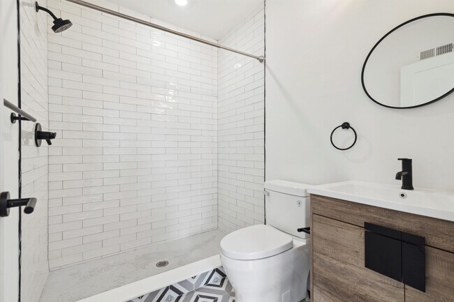 Building Photo - 1535 N Sydenham St