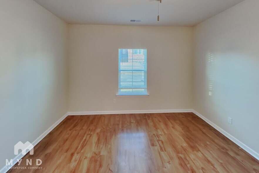 Building Photo - 10155 Sterling Ridge Dr