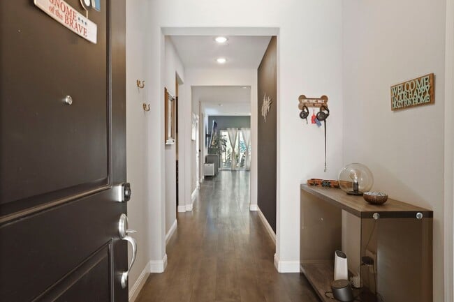 Building Photo - Spacious 5 Bedroom Home in Lodi with 1st f...