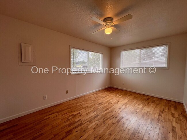 Building Photo - 121 SE 98th Ave