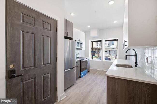 Building Photo - 669 N 39th St