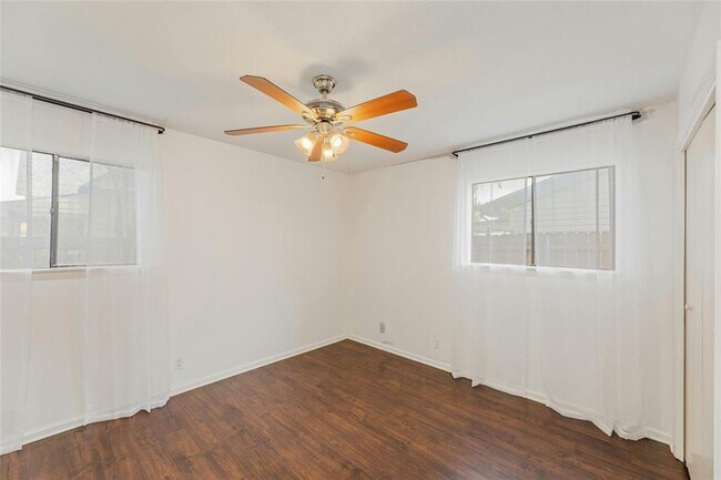 Building Photo - 801 E 3rd St