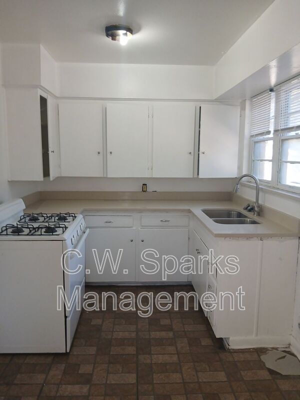 Building Photo - 3019 Avon St