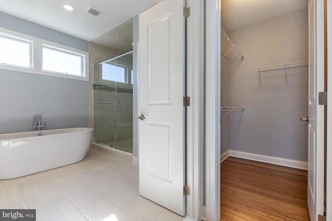 Building Photo - 153 Levering St