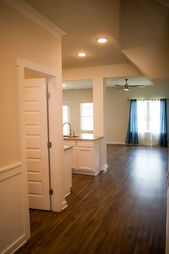 Building Photo - Spacious 3-Bedroom Home with Loft – Minute...