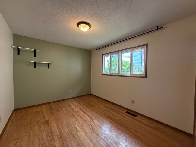 Building Photo - Bright & Beautiful 3-Bedroom Beaverton Home with A/C, Washer & Dryer, and Tons of Storage!