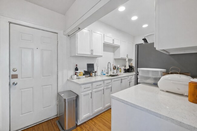 Building Photo - 1202 E 29th St