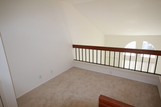 Building Photo - 1-bedroom condo with loft, top floor unit in La Jolla Colony/UTC