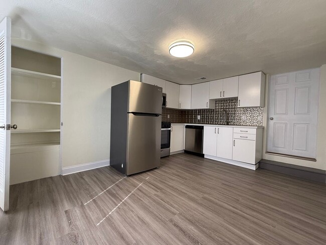 Building Photo - Updated 2BR 1.5 Bath House now available!