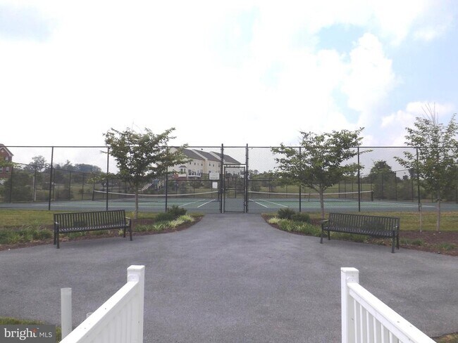 Building Photo - 500 Husky Trl