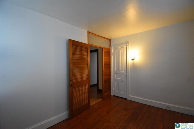 Building Photo - 204 N 9th St