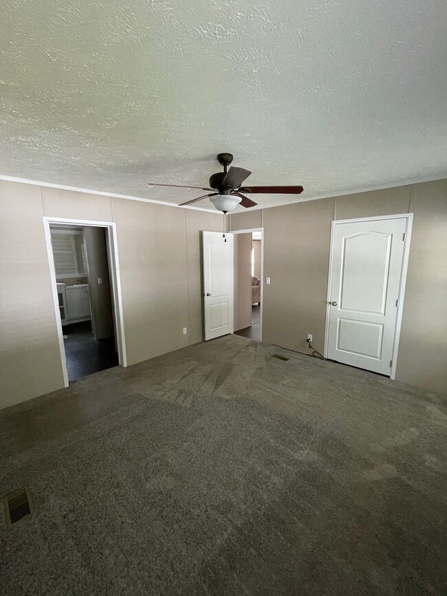 Building Photo - Unfurnished 3 Bedroom 2 Bathroom House in ...