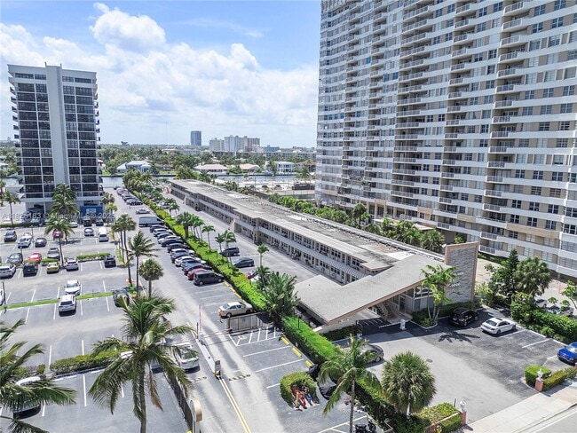 Building Photo - 2001 S Ocean Dr