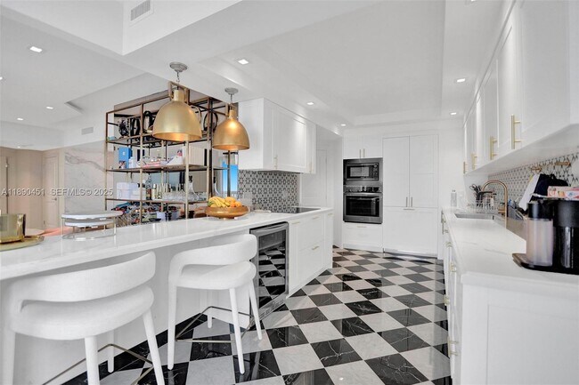 Building Photo - 2000 Island Blvd