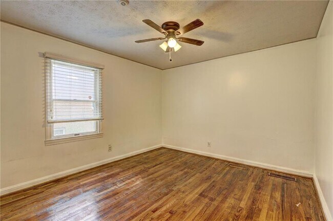 Building Photo - 3274 Harris Dr