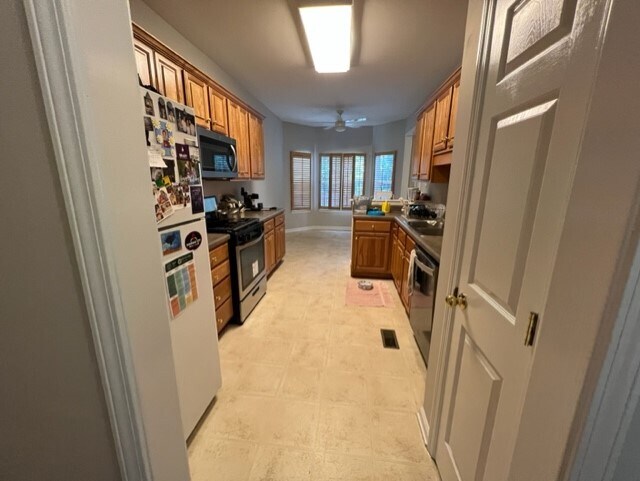 Kitchen - 205 Camellia Dr